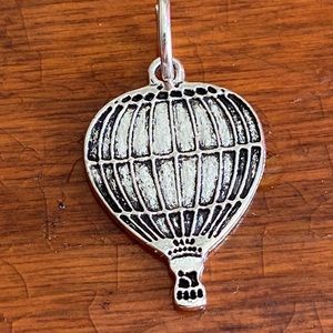 5/$10❤️❤️❤️NWTs TiBetan Silver Hot Air Balloon Charm